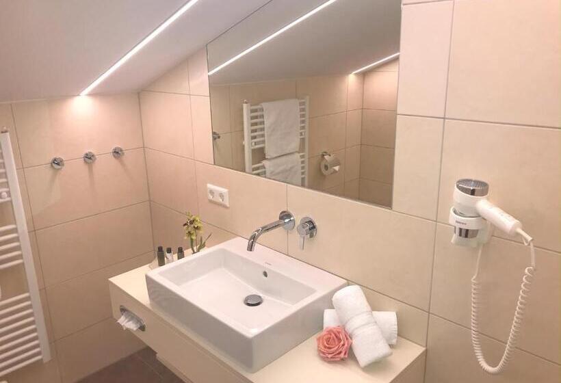 디럭스 패밀리 룸, Andi S Ski