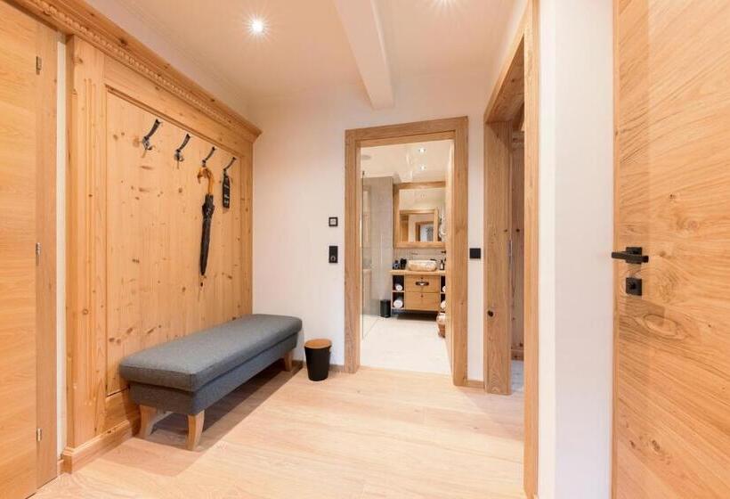 جناح, Der Unterschwarzachhof