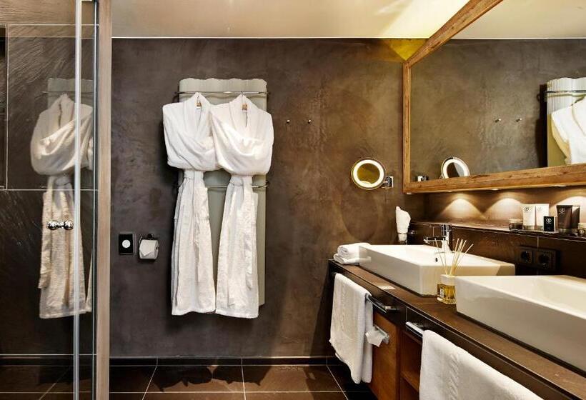 جناح بريميوم, Der Unterschwarzachhof