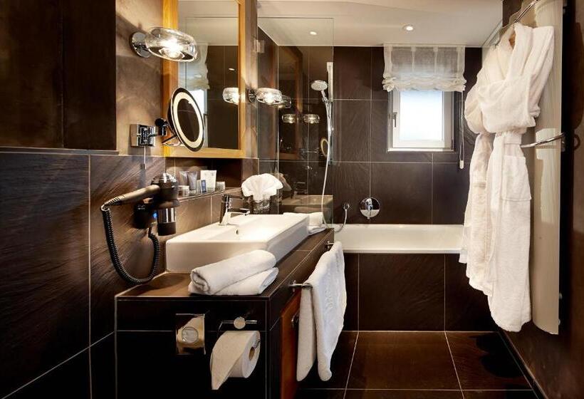 جناح بريميوم, Der Unterschwarzachhof