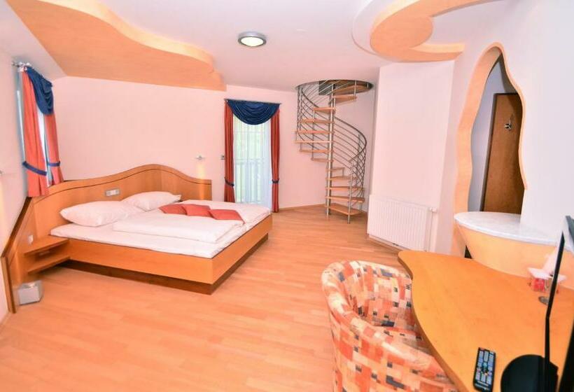 סוויטה עם ג'קוזי, G.h. Knoll Proellhofer Cafe Bar Hills