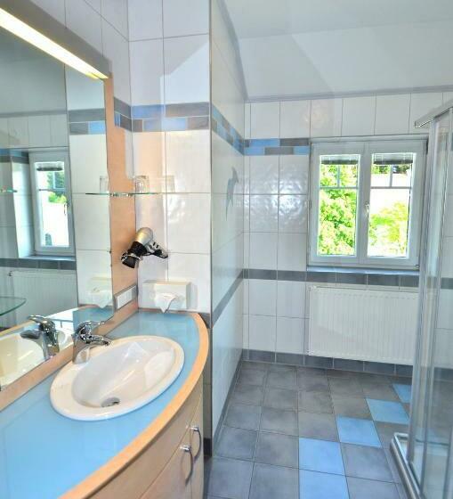 סוויטת דופלקס, G.h. Knoll Proellhofer Cafe Bar Hills