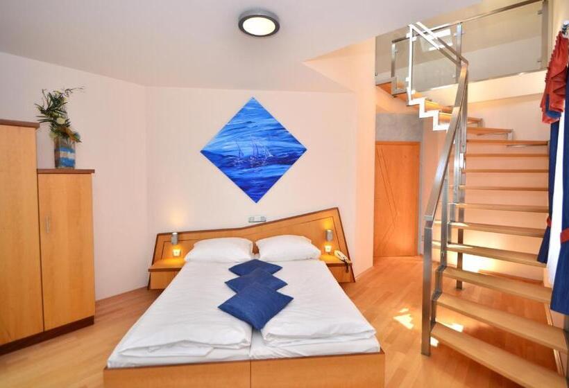 סוויטה משפחתית, G.h. Knoll Proellhofer Cafe Bar Hills