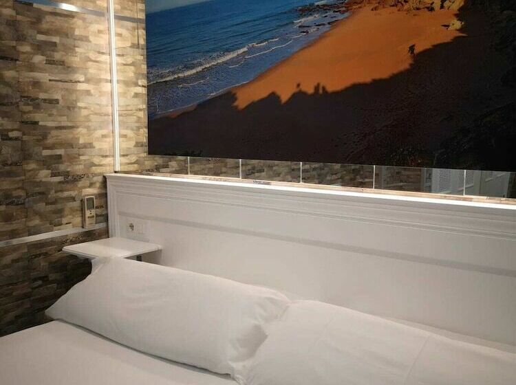 经济房, Hostal Costa De La Luz