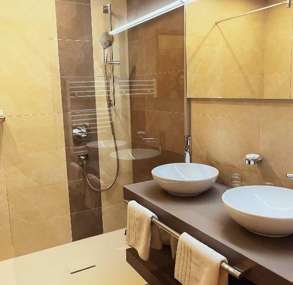 جناح سوبيريور, Kärnten