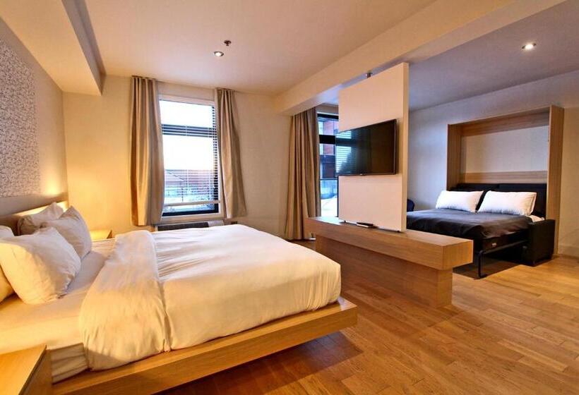 Suite with lake view, La Cache A Maxime