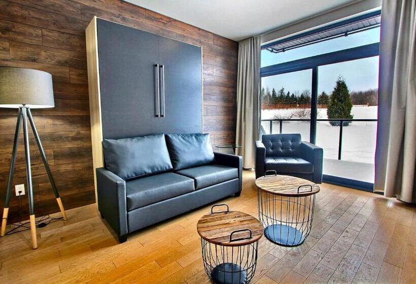 Suite with lake view, La Cache A Maxime