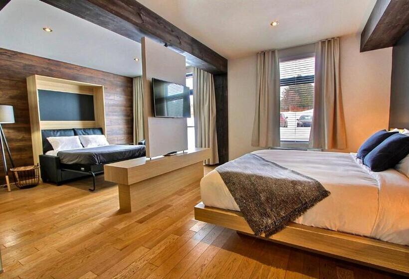 Suite with lake view, La Cache A Maxime