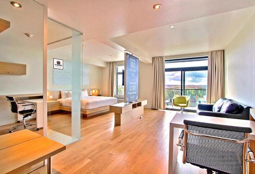 Suite with lake view, La Cache A Maxime