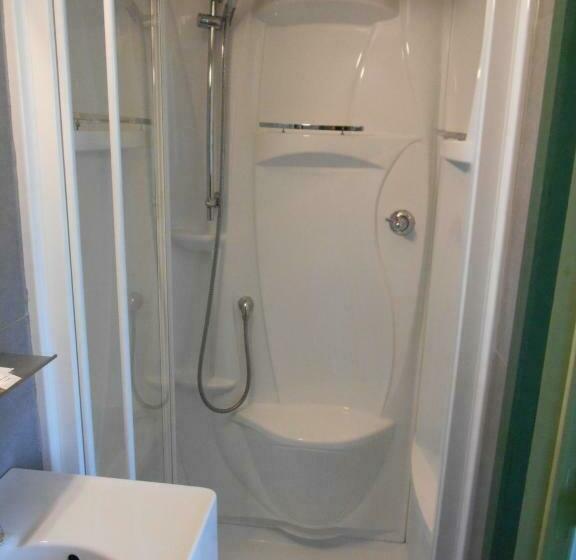 غرفة إقتصادية ثلاثية, Old Tom