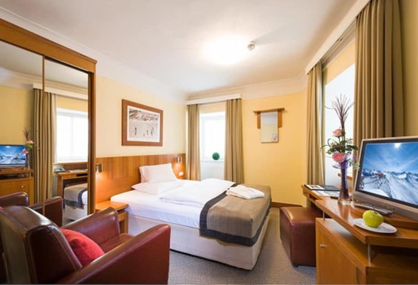 חדר סטנדרט יחיד, Post