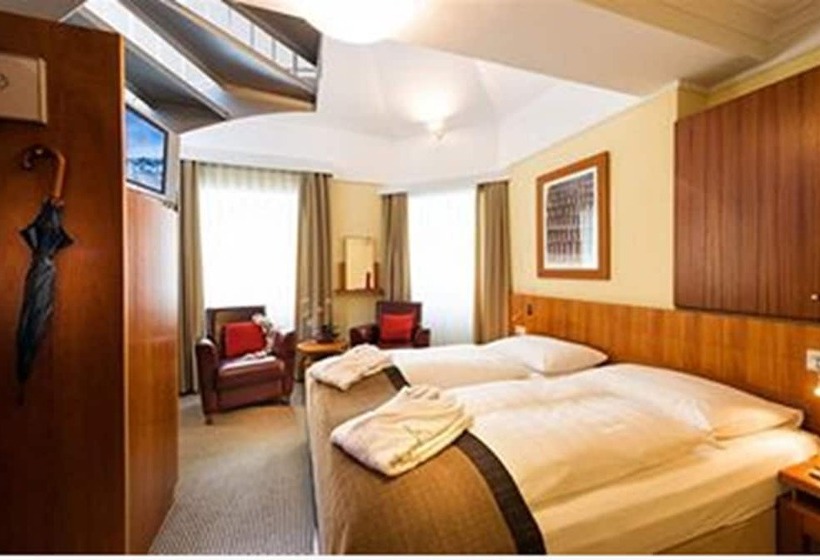 חדר סטנדרט, Post