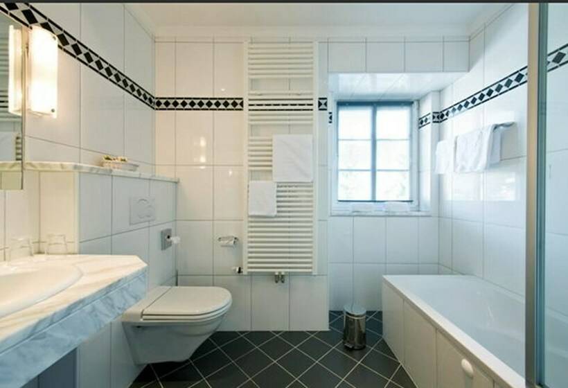 חדר סטנדרט יחיד, Post