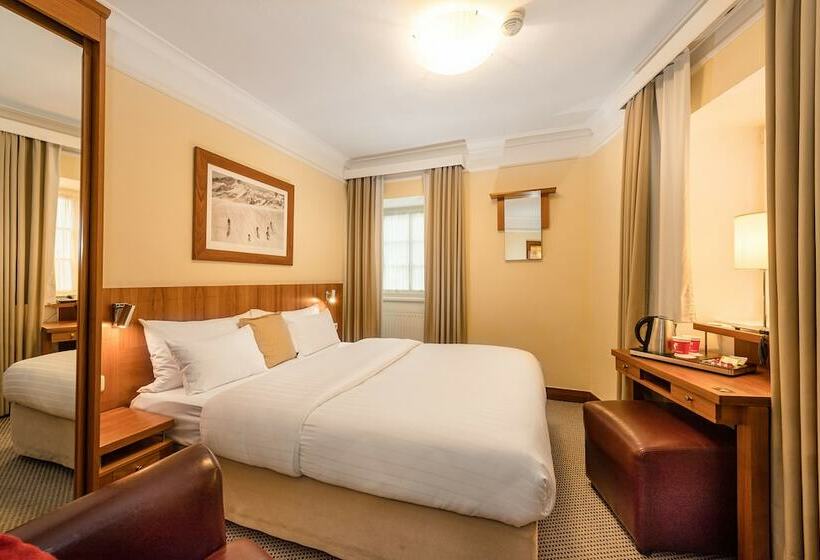 חדר סטנדרט יחיד, Post