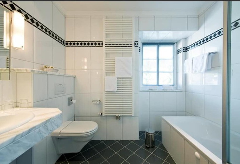 חדר סטנדרט יחיד, Post