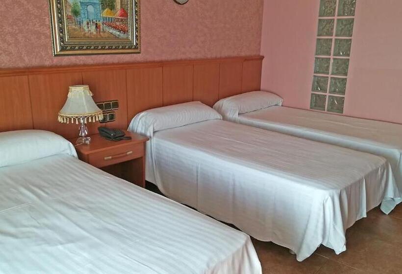 带阳台的三人标准间, Real de Castilla