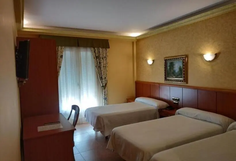Standard Kolmen Hengen Huone Parveke, Real de Castilla