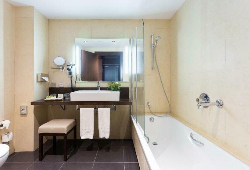 이그제큐티브 트리플, La Laguna Gran Hotel