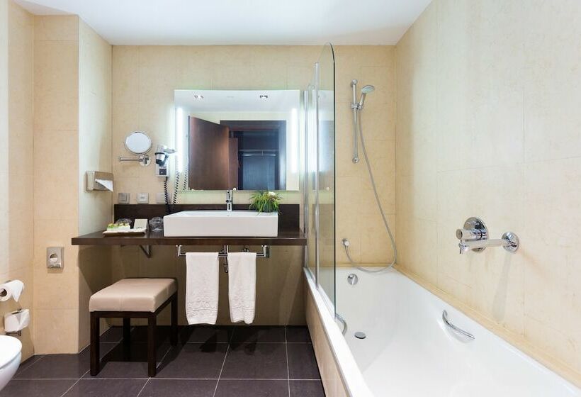 이그제큐티브 트리플, La Laguna Gran Hotel