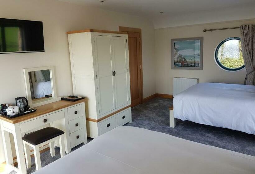 غرفة عائلية مطلّة علي البحر, Padraicins B&b
