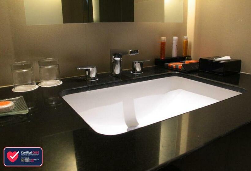 带大床的行政房间, The Luxton Cirebon Hotel And Convention