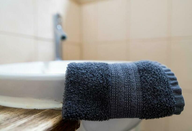 スタンダードルーム, The Prince Mark Motel