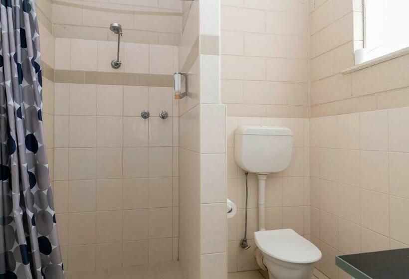 ファミリールーム, The Prince Mark Motel