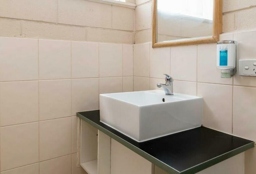 ファミリールーム, The Prince Mark Motel