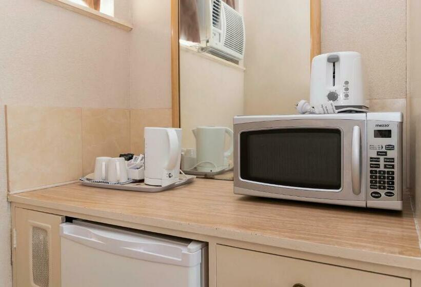 ファミリールーム, The Prince Mark Motel