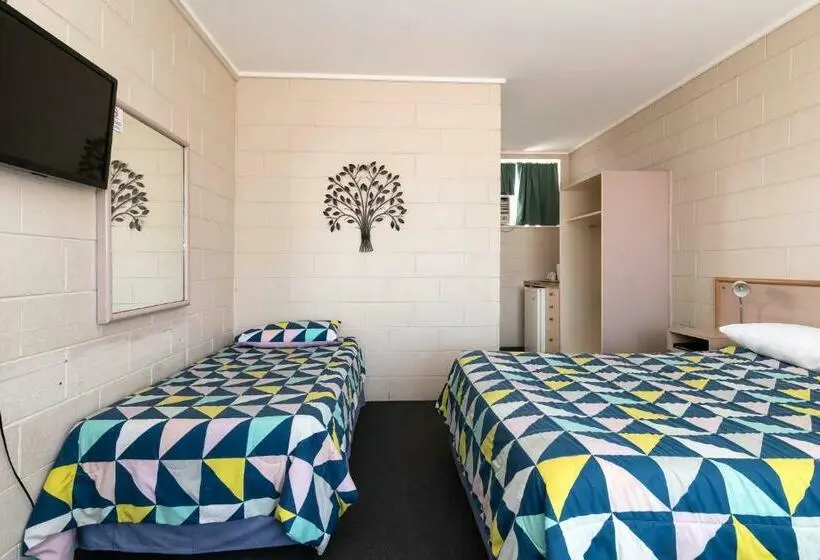 Perhehuone, The Prince Mark Motel