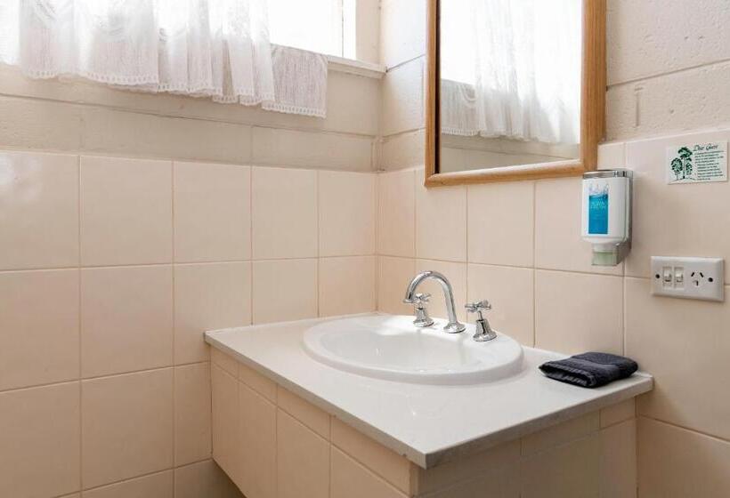 スタンダードトリプルルーム, The Prince Mark Motel