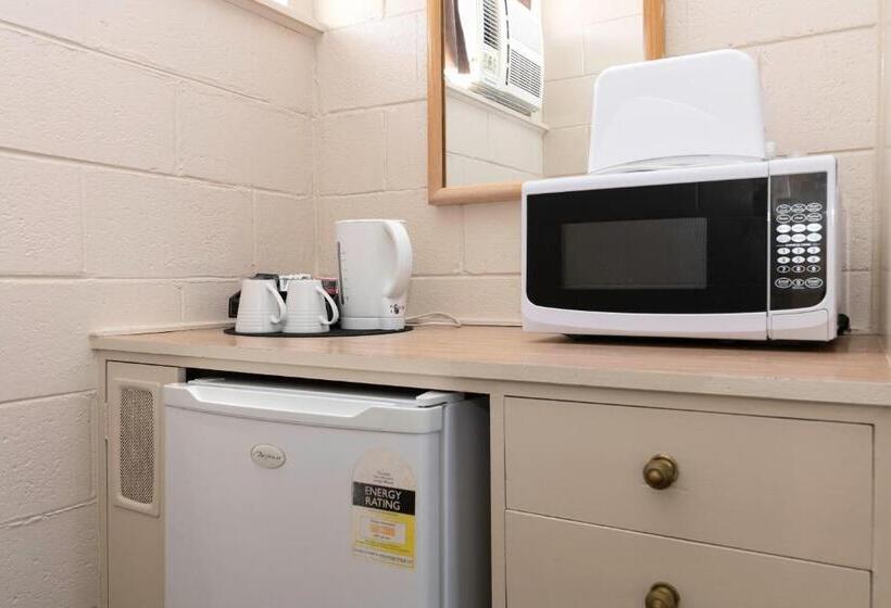 スタンダードトリプルルーム, The Prince Mark Motel