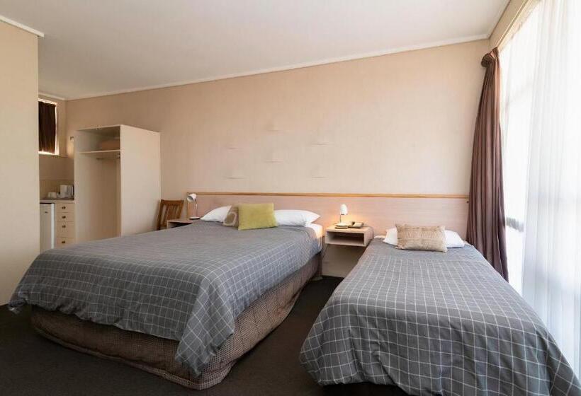 スタンダードトリプルルーム, The Prince Mark Motel