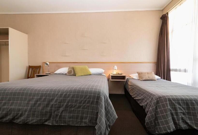 スタンダードトリプルルーム, The Prince Mark Motel