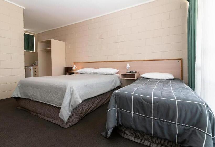 スタンダードトリプルルーム, The Prince Mark Motel