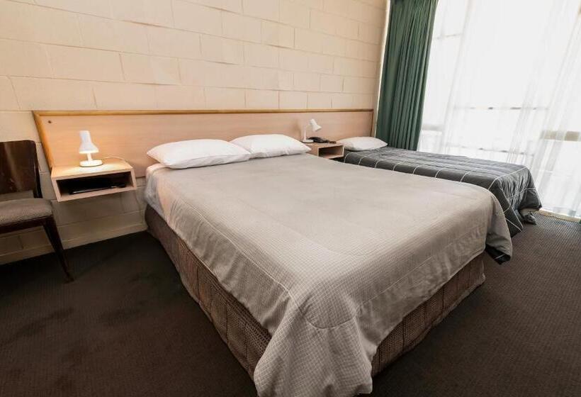 スタンダードトリプルルーム, The Prince Mark Motel