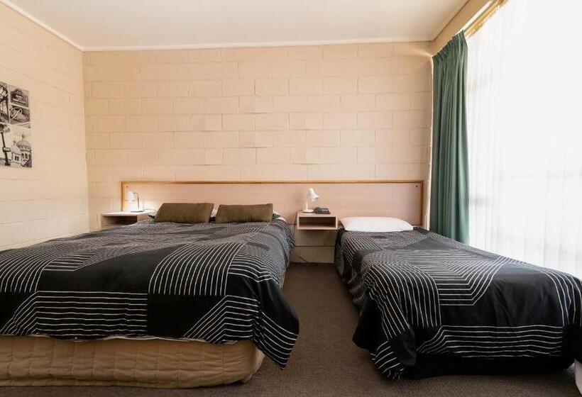 スタンダードトリプルルーム, The Prince Mark Motel