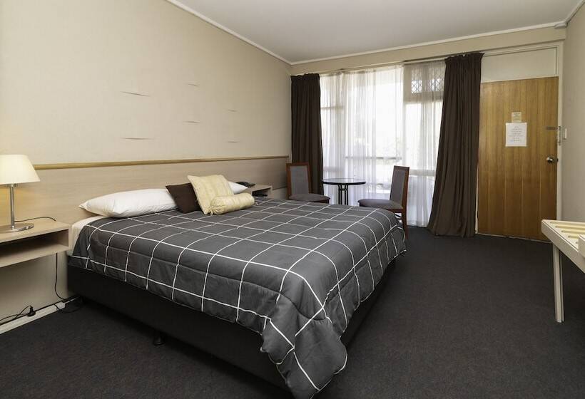 スタンダードルーム, The Prince Mark Motel