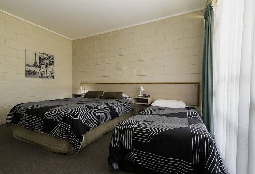 スタンダードトリプルルーム, The Prince Mark Motel