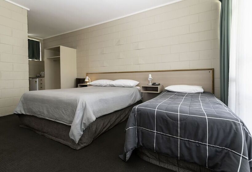 スタンダードトリプルルーム, The Prince Mark Motel