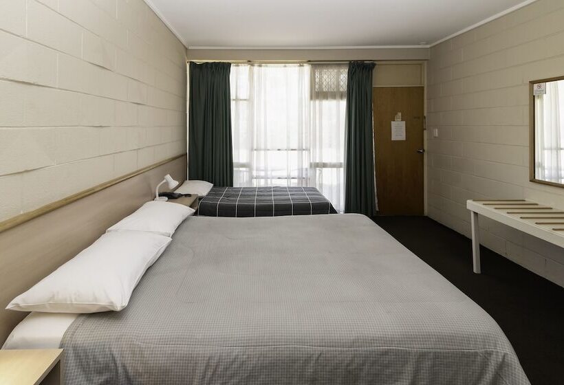 スタンダードトリプルルーム, The Prince Mark Motel