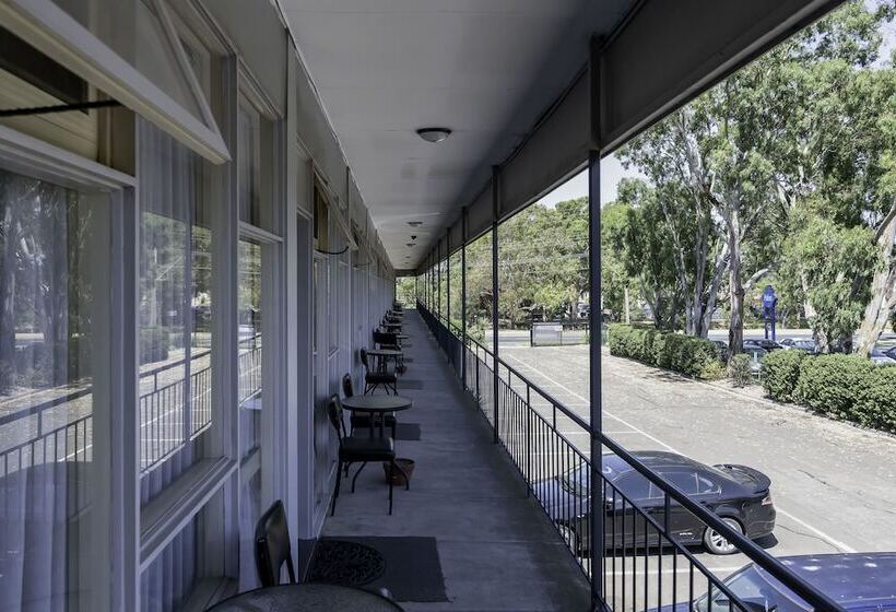 スタンダードトリプルルーム, The Prince Mark Motel