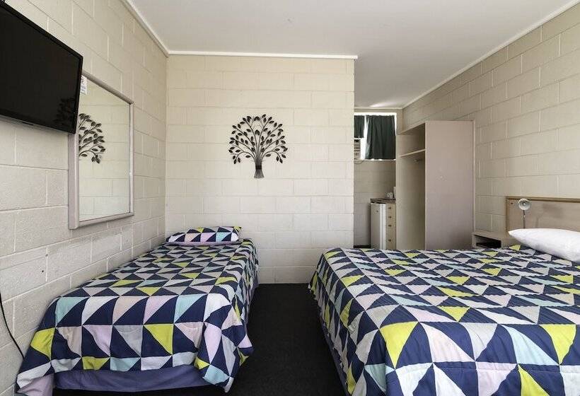 ファミリールーム, The Prince Mark Motel