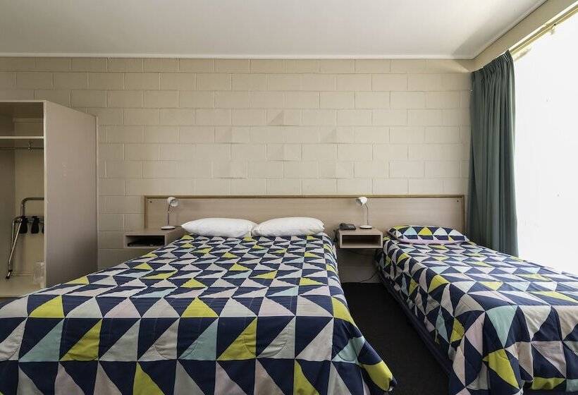 ファミリールーム, The Prince Mark Motel