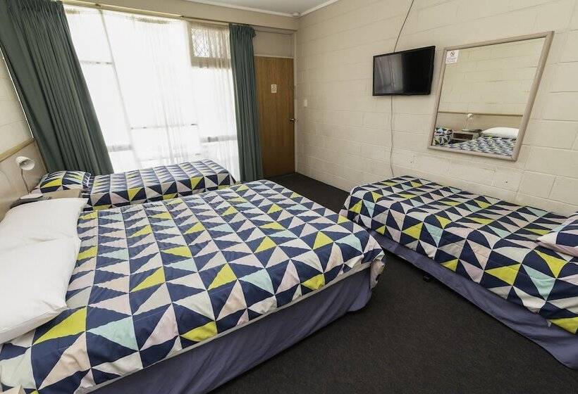 패밀리 룸, The Prince Mark Motel