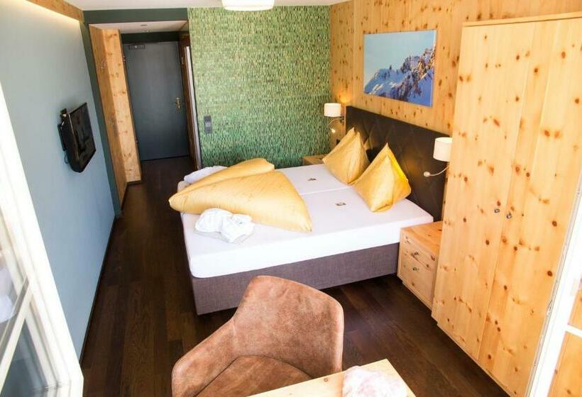 غرفة قياسية مزوَّدة بشُرفة, Wohlfühlhotel Hubertushof