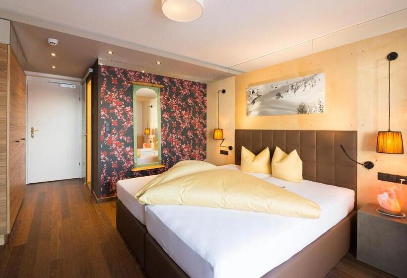 غرفة قياسية مزوَّدة بشُرفة, Wohlfühlhotel Hubertushof