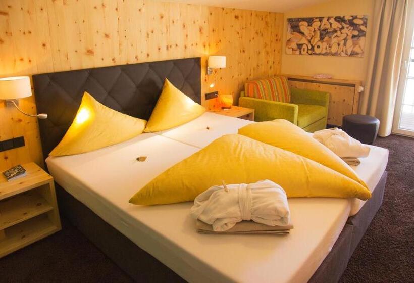 غرفة قياسية مزوَّدة بشُرفة, Wohlfühlhotel Hubertushof