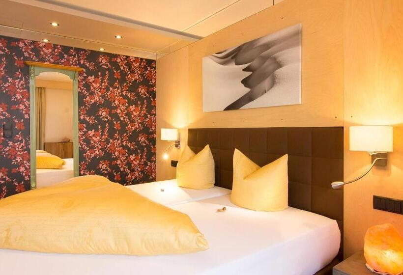 غرفة قياسية مزوَّدة بشُرفة, Wohlfühlhotel Hubertushof