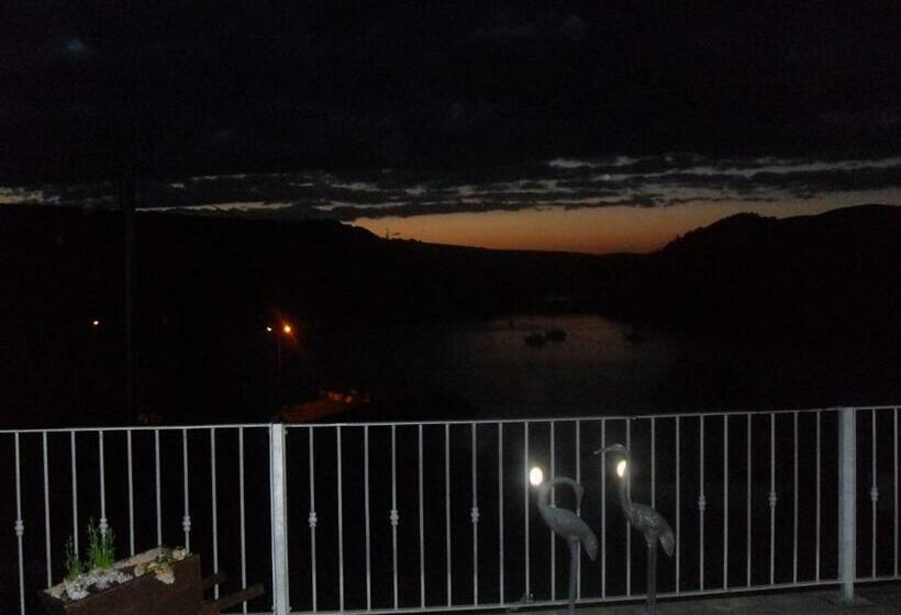 חדר סטנדרט נוף לים עם מרפסת, Shearwater Country House Accommodation